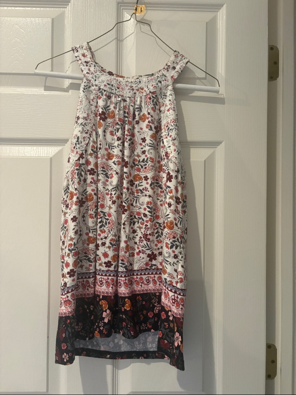 womans White Floral sleeveless Top